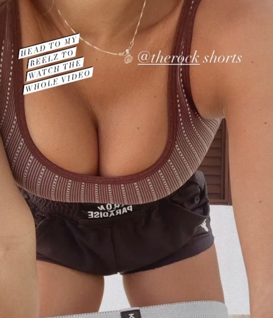 Jessie James Decker Banging Body&Big Luscious Melons and HotAss Has Me Leaking for The Milf Beauty🥵 #l723Wh32