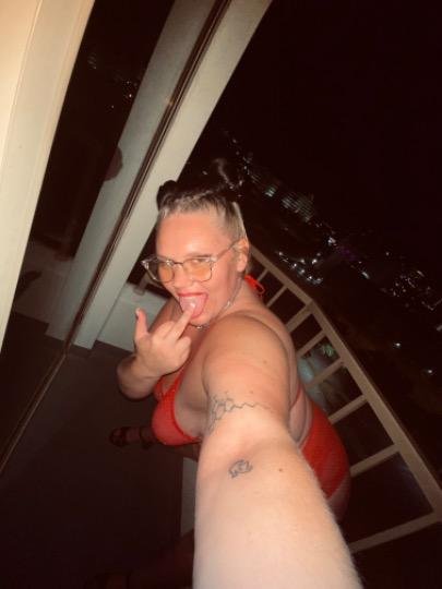 Fat snow bunny like to suck dick @booyouwhoaar #esPUXyVZ
