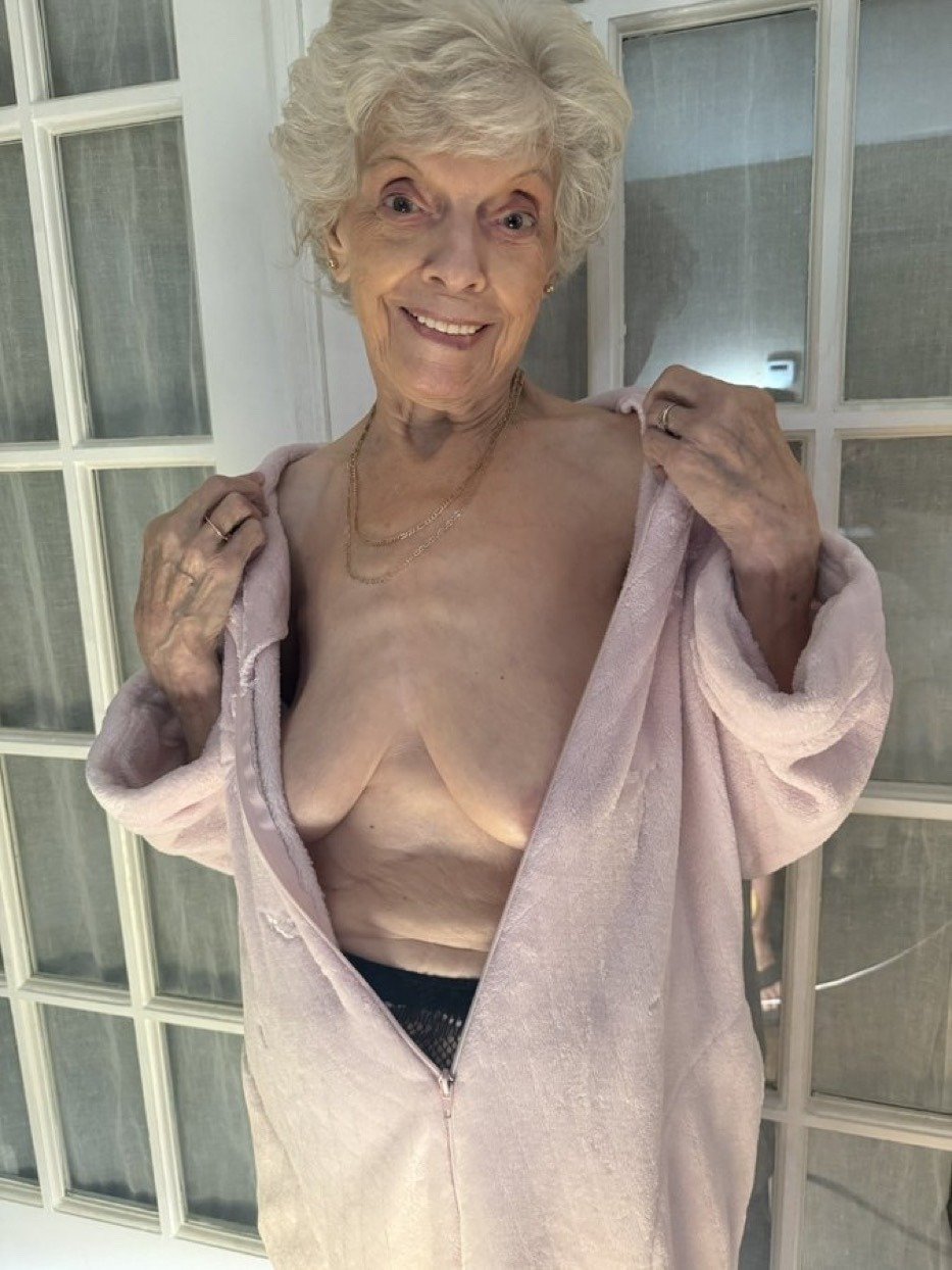 Sexy Grannyund Milf Aus dem Web #WoDd8zhr